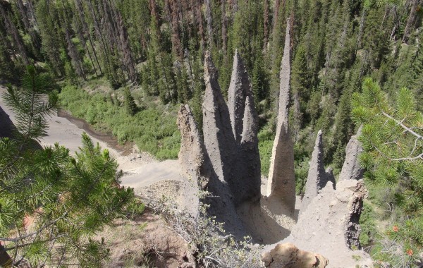 PINNACLES IN CRATER LAKE PARK