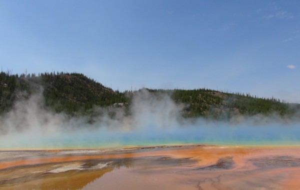 YELLOWSTONE GEYSERS & HOT SPRINGS